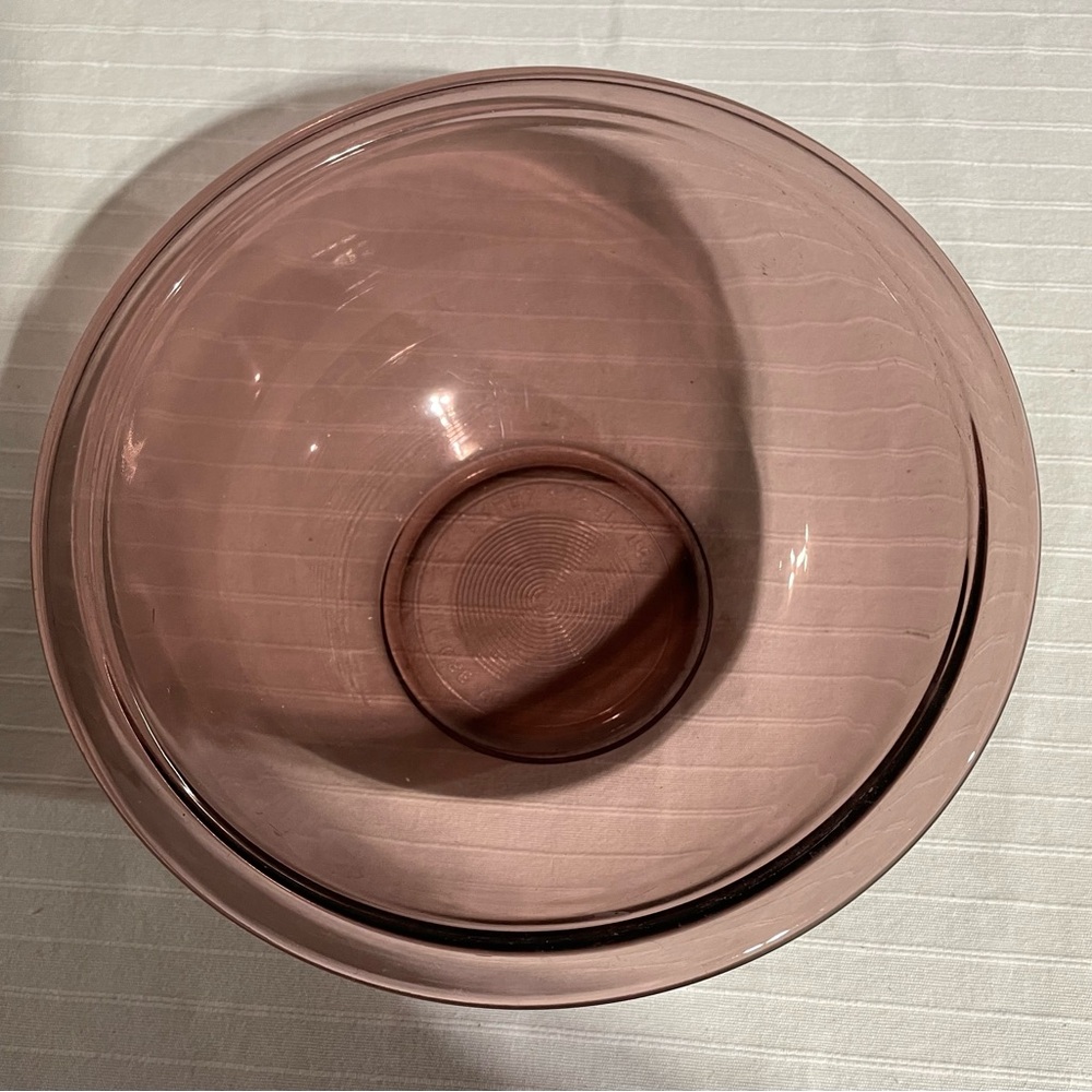 Vintage Pyrex Cranberry 1.5 Liter Bowl Made in USA - Picture 2 of 3